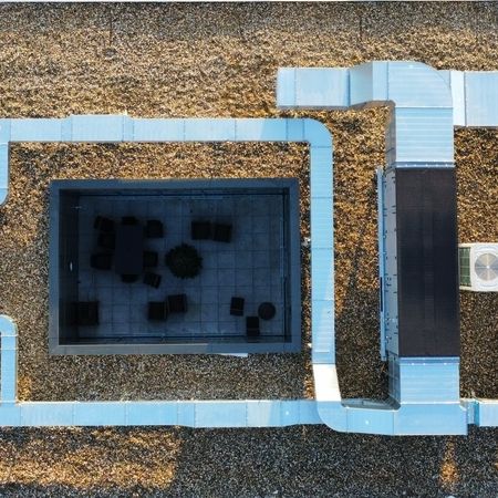 Installation einer Klima- und Lüftungsanlage in einem Bürogebäude