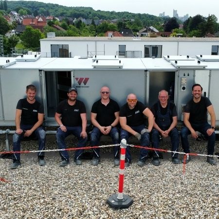 In der Seniorenresidenz wurde eine moderne Lüftungsanlage für die Küche installiert. Diese Anlage sorgt für eine optimale Luftqualität und trägt maßgeblich zum Wohlbefinden der Bewohner und des Personals bei. Durch die effiziente Belüftung werden Gerüche und Dämpfe zuverlässig abgeleitet, was zu einer angenehmen und hygienischen Umgebung beiträgt.