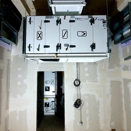 Perfekte Klimatisierung für Ihr Restaurant  Erleben Sie maßgeschneiderte Klimatisierung, die für Wohlfühltemperaturen und optimale Luftqualität sorgt. Unsere energieeffiziente Lösung senkt Betriebskosten und begeistert Gäste sowie Personal.