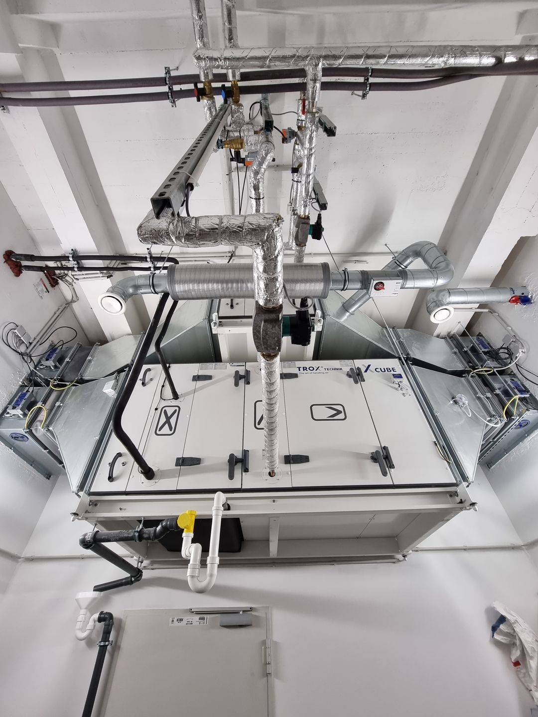 Perfekte Klimatisierung für Ihr Restaurant  Erleben Sie maßgeschneiderte Klimatisierung, die für Wohlfühltemperaturen und optimale Luftqualität sorgt. Unsere energieeffiziente Lösung senkt Betriebskosten und begeistert Gäste sowie Personal.